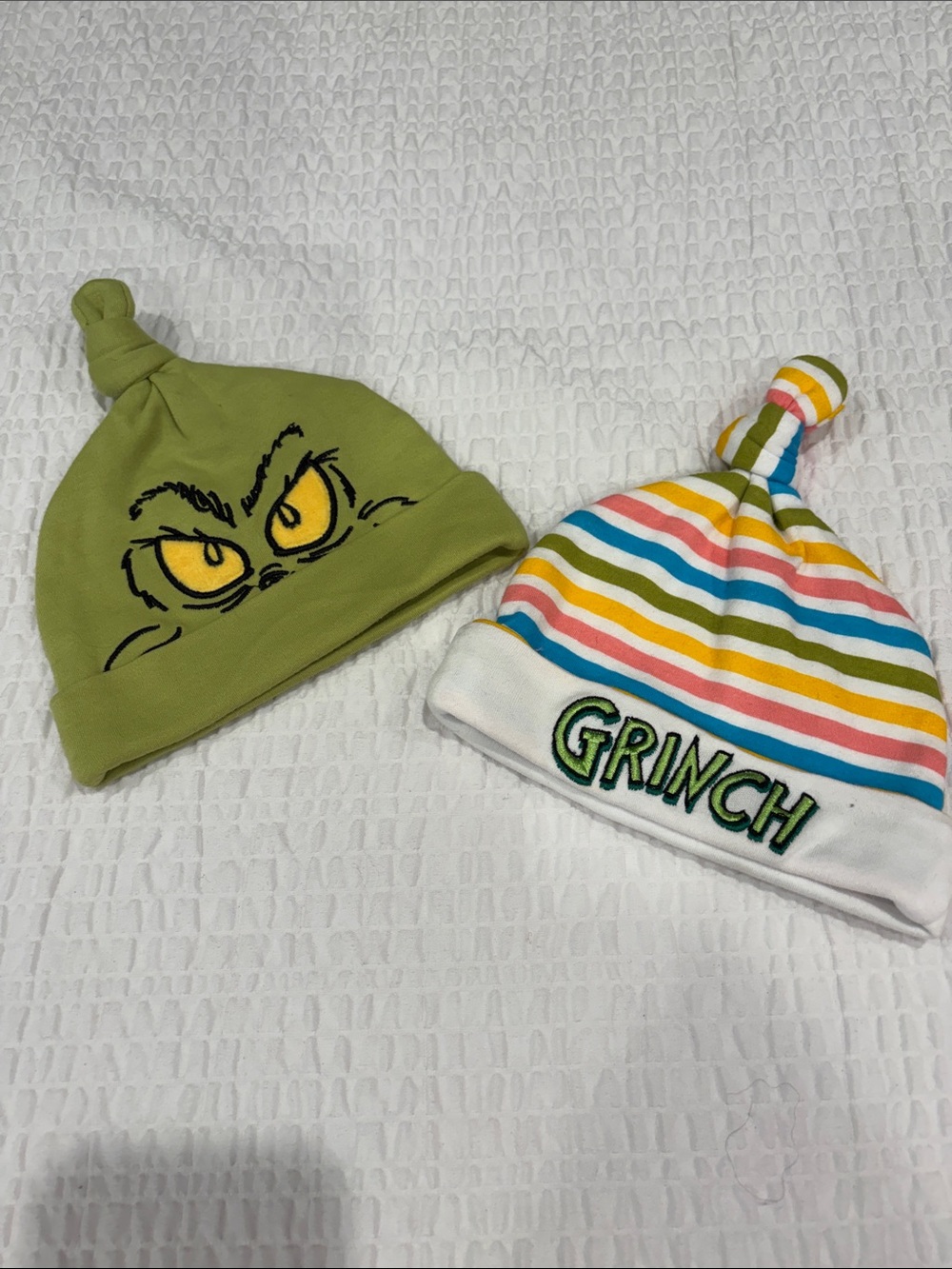 Enesco Izzy & Oliver Baby Grinch Hats 
Set of 2